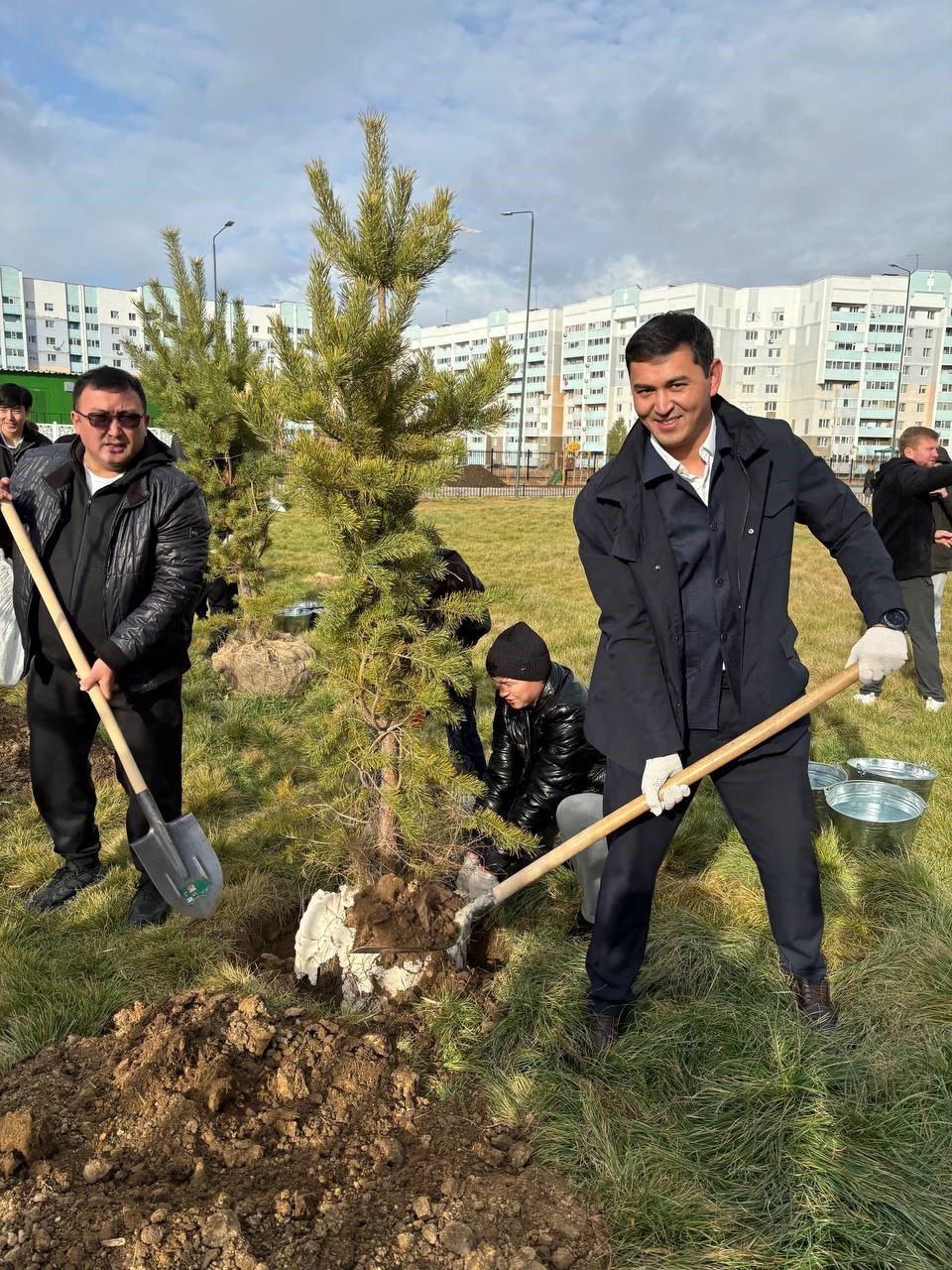 Компания BI Group провела «зеленую» акцию в новой комфортной школе Актобе