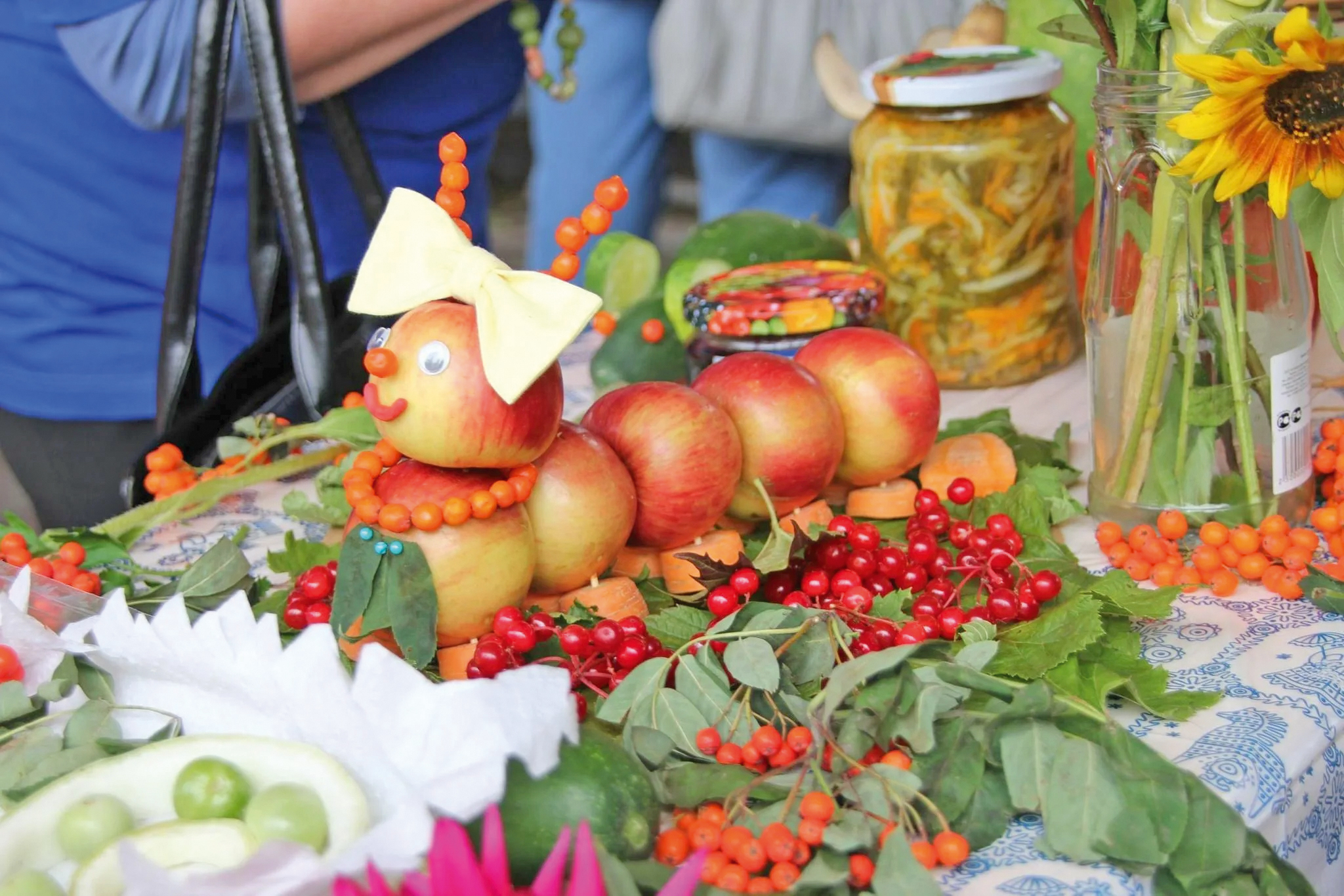 Школы в Актобе собирают деньги  с родителей под видом «осенней щедрости»